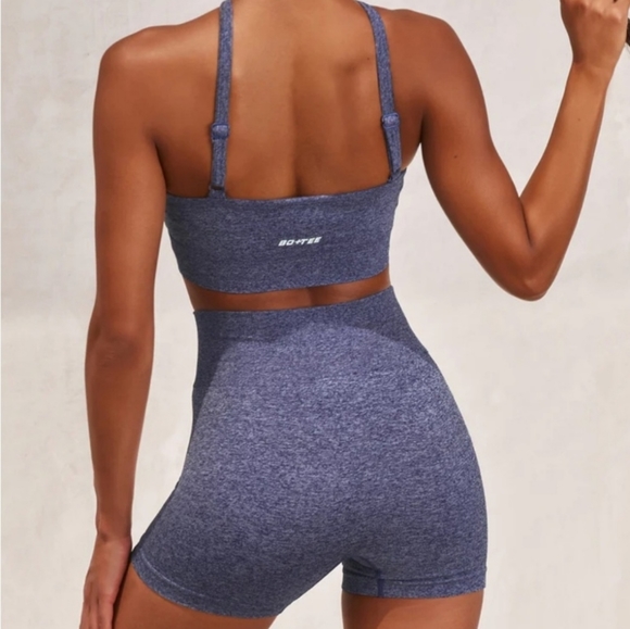 Bo+Tee high front sports bra - Picture 5 of 5